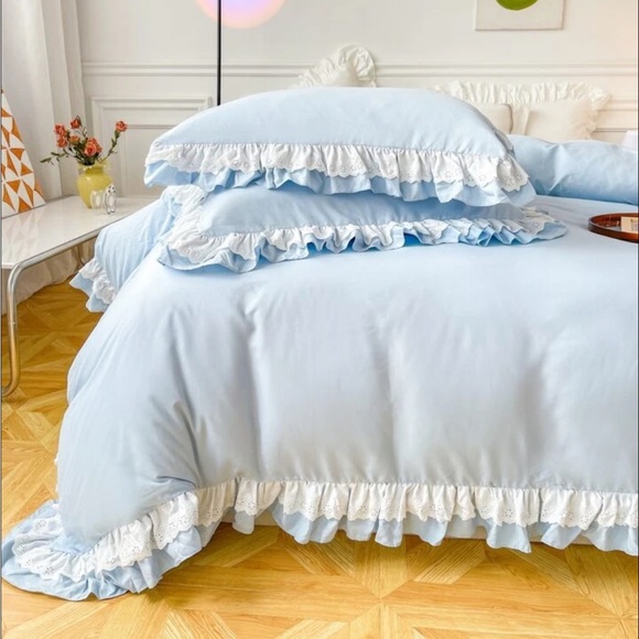 Blue Ruffle Full Comforter and Pillowcase Set - Picture 1 of 4
